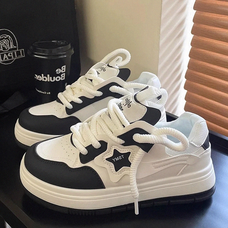 2024 Nouvelles baskets de plate-forme pour femmes Star Design Lace Up Skateboard plat extérieur confortable chaussures de sport de course Tennis