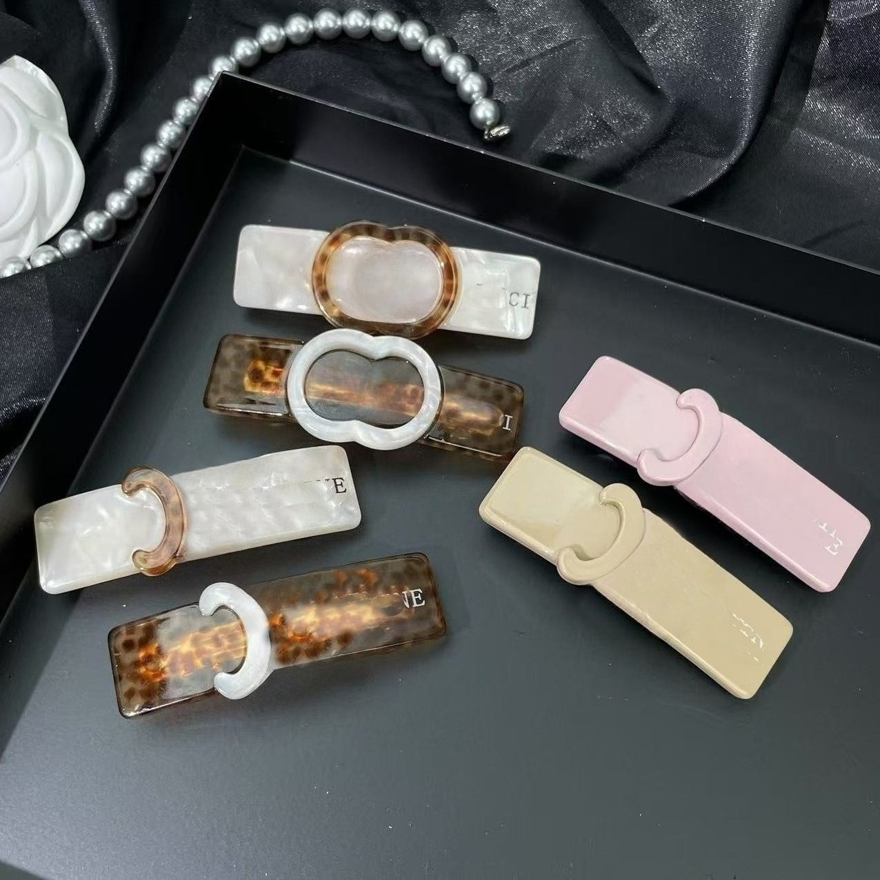 Brand Letters Designer Hair Clip Barrettes Luxury Shining Acrylic Classic Hair Pins for Girls Women Party Jewelry Gift-image-1087111123