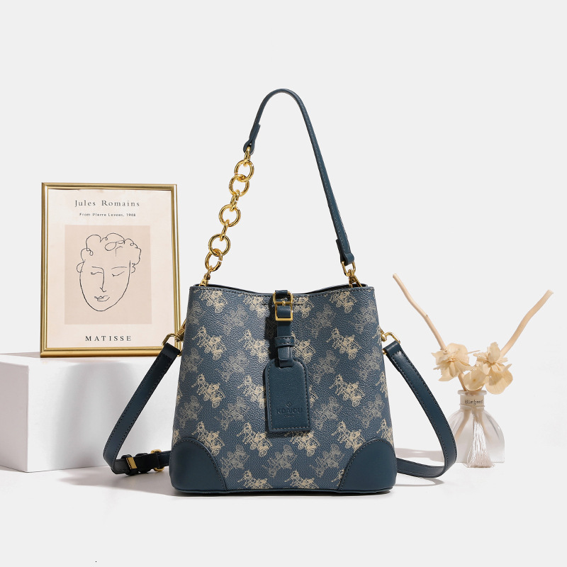 Internet Celebrity Versatile Niche Bag for Women 2026 New Fashion High-end Crossbody Bag Stylish Versatile Shoulder Bucket Bag