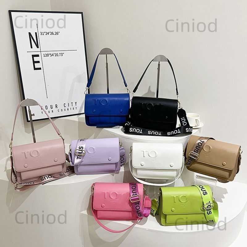 Sac pour femme de style occidental 2023 automne et hiver nouvelle texture personnalisée ours en peluche tendance sac à bandoulière portable T2512