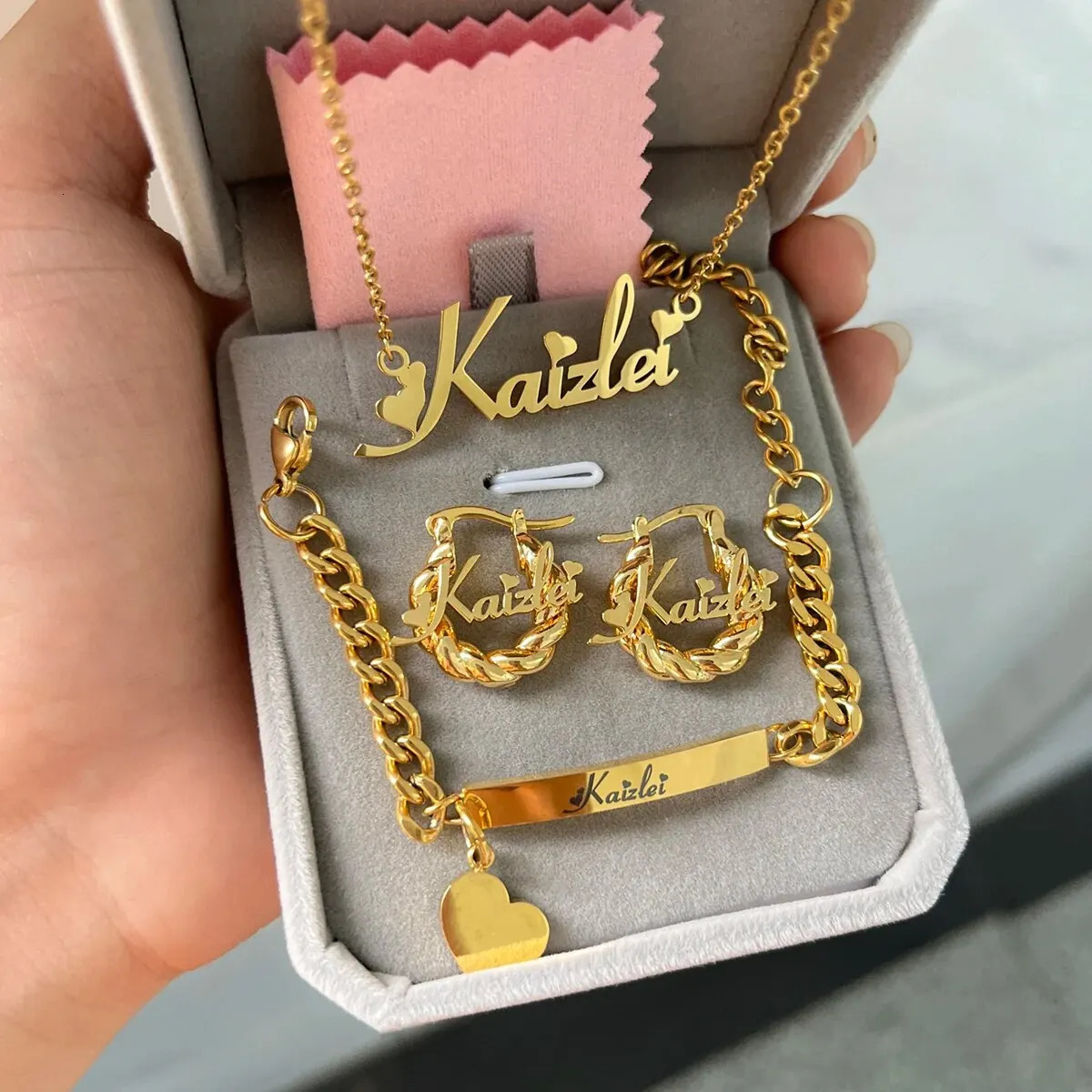 Nom personnalisé pour enfants ensemble lettre personnalisée collier nom bracelet en acier inoxydable mini boucle d'oreille pour enfants cadeau en