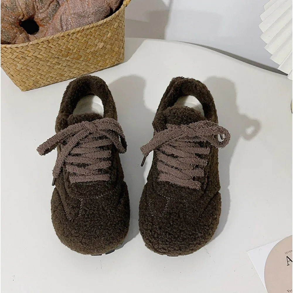 Chaussures plates pour femmes hiver avec laine ajoutée et laine d'agneau chaussure chaude pour femmes chaussures de planche à gros orteil chaussu