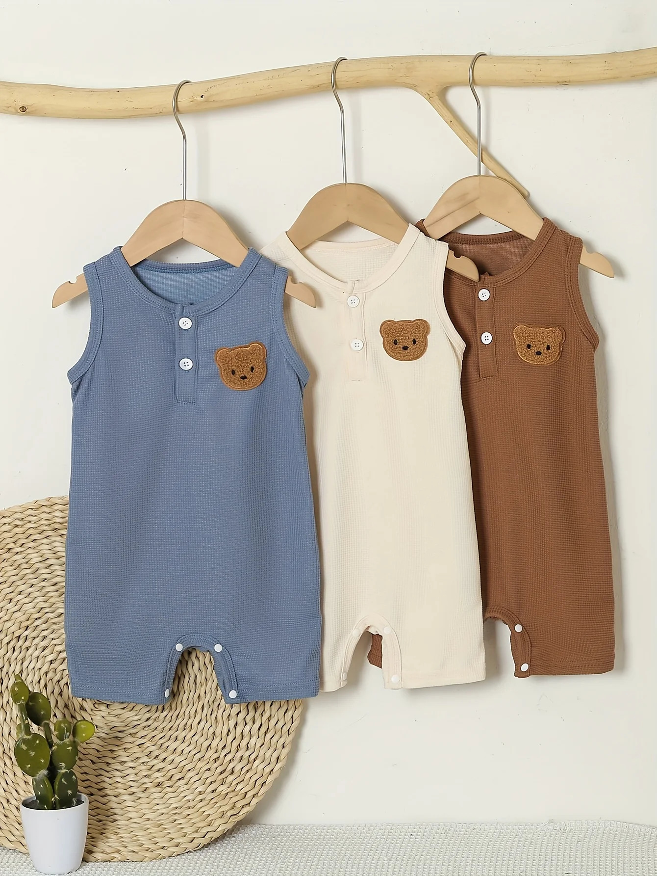 A Cute Little Bear Sticker Sleeveless Comfortable Vest Jumpsuit For Baby Boy 3 Pieces In Summer Made Of Waffle Fabric 251204