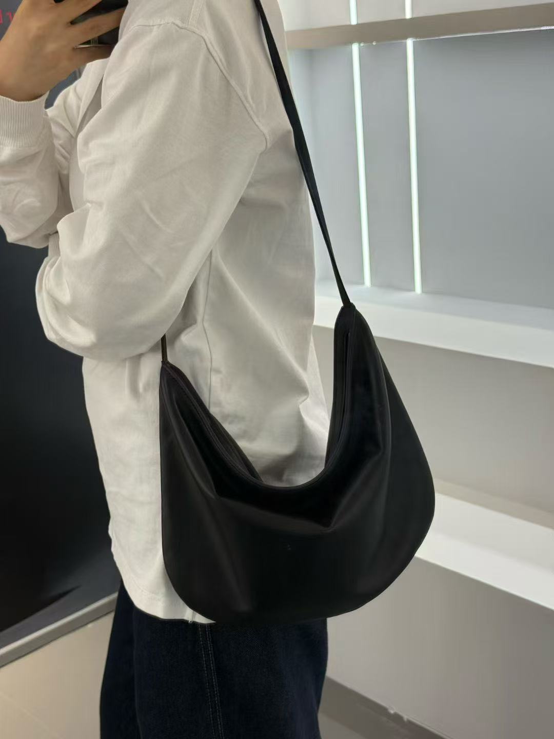 Row bag Large Capacity EW IZZY Simple and Stylish Women's Shoulder Crossbody Handbag