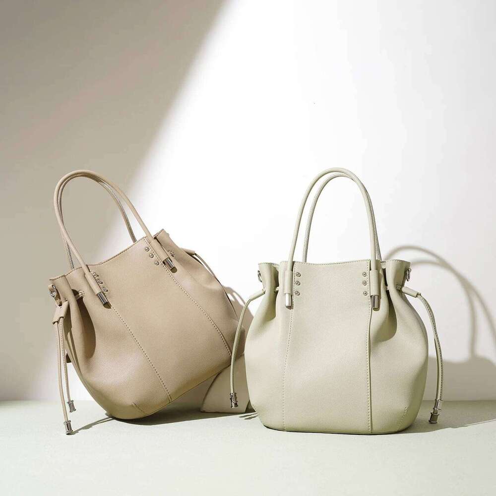 Nouveau sac à main Design de Niche, pour se rendre au travail, Texture Simple décontractée pour femmes, sac seau, sac à bandoulière pour femmes S