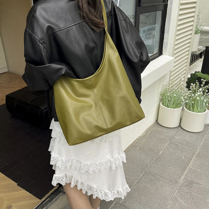 Tote Bag Womens Fashionable Simple Shoulder Bags Large Capacity PU Commuter Tote Bag High Sense Retro Armpit Bags 251204