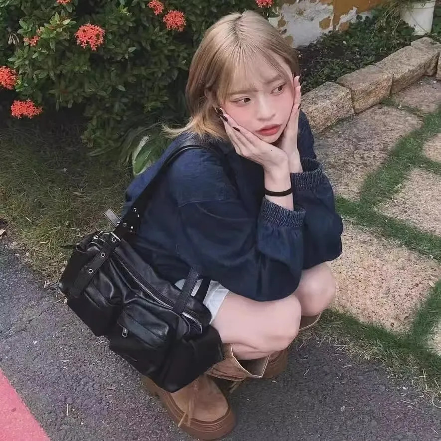 Korean Style Black Underarm Biker Shoulder Bag Women n Handbag Ladies Outdoor Durable Multi Versatile Shoulder Bag 251204