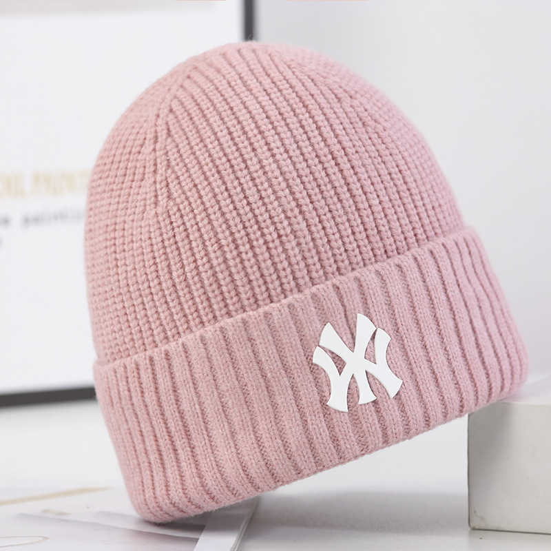 Children's winter warm knitted hat with silicone letters, versatile for all occasions, suitable for cycling, men's hat made of wool yarn S