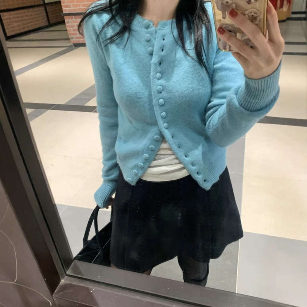 Automne hiver doux Style doux multi-boutons mince tricoté Cardigan petit manteau pour les femmes B5