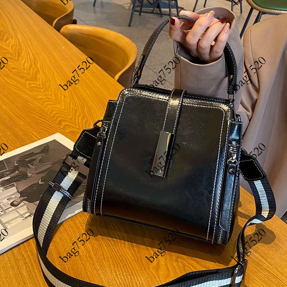 Petit sac seau vintage en cuir de vache ciré à l'huile pour femme, trois façons de le transporter, peut être utilisé comme sac à bandoulière uniq