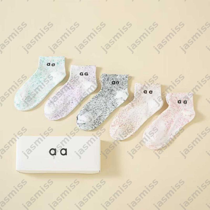 Designer Women Knitted Socks Luxury Unisex Black White Gray Mid Calf Embroidered Fashion Socks Couple Cotton Socks Breathable Athletic Letter Socks