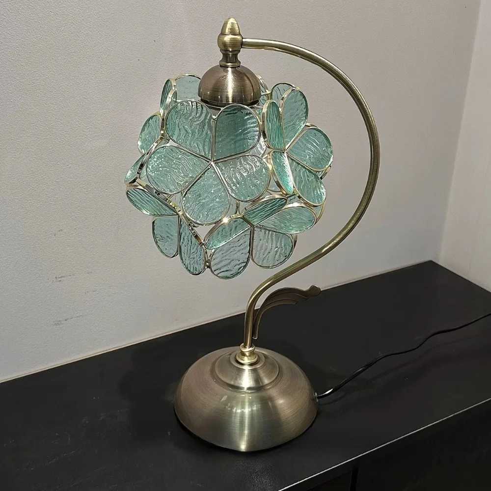 Lampe de table en verre en forme de pétale Lampes de chevet tricolores vintage Design créatif Veilleuses Décoration esthétique pour chambre à cou