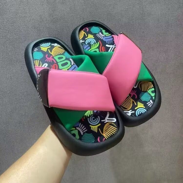 Chaussons d'été à semelles épaisses pour femmes, sandales de haute qualité, à la mode et mignonnes, antidérapantes, décontractées, pour vacances