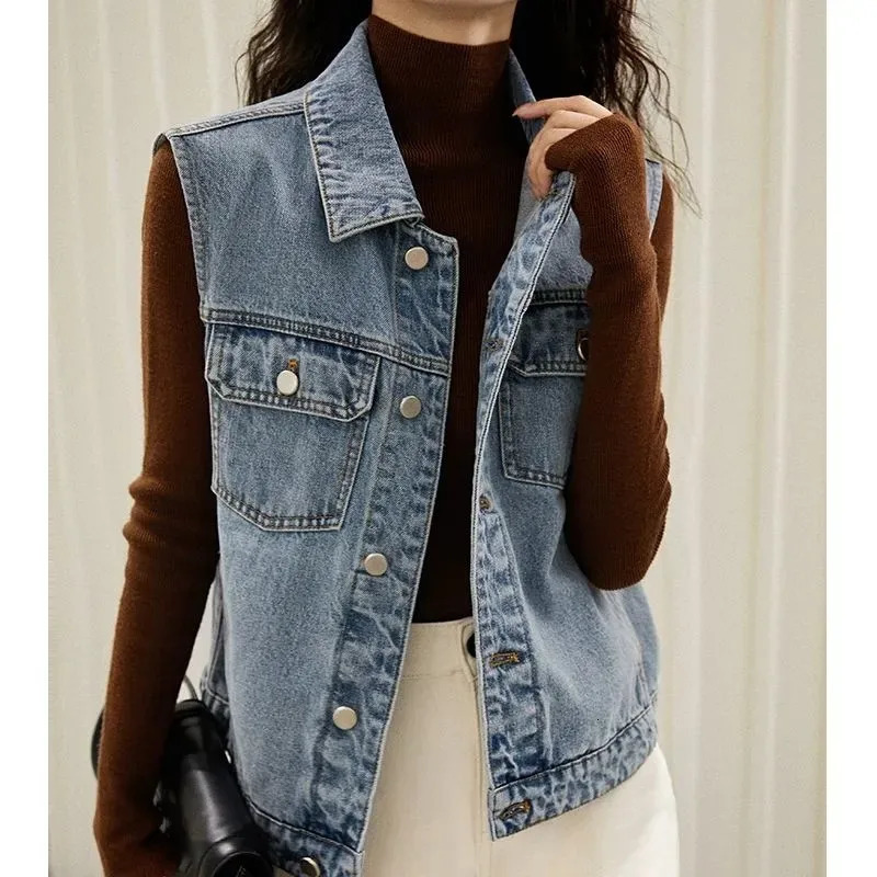 2023 Femmes Denim Gilet Veste Printemps Automne Col À Revers Aura Étrangère Dames Sans Manches Apparaissent Mince Femelle Cowboy Cheval Clip 2511