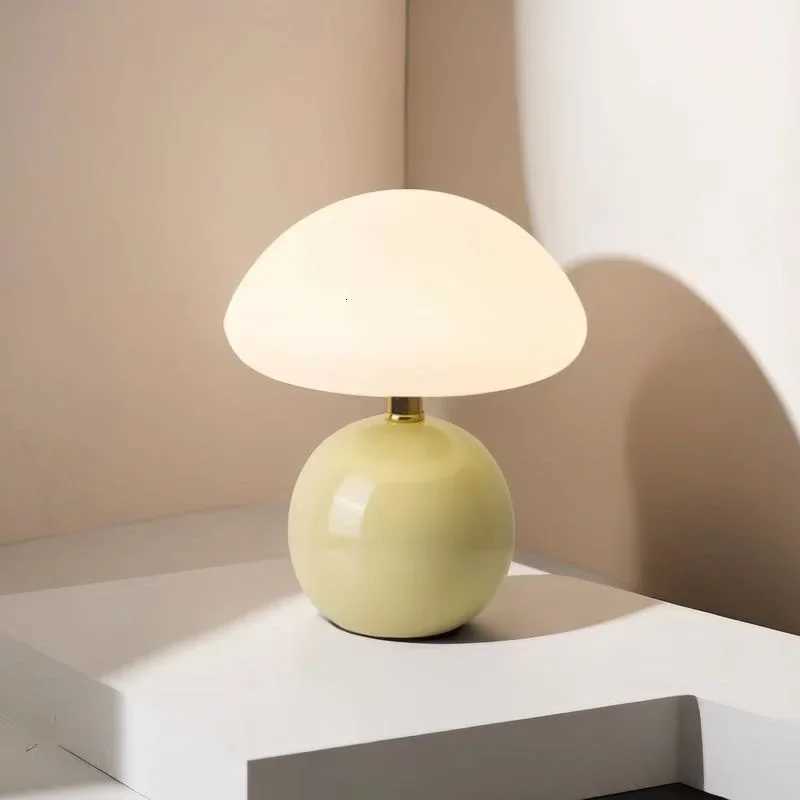 2025 Champignon Petite lampe de table crème rouleau moulé en céramique atmosphère lampe protection des yeux lampe LED chambre tête de lit décorat