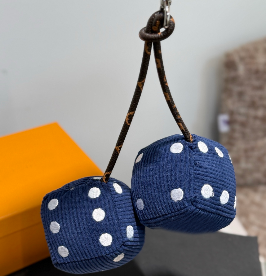 Pendentifs de charme de sac de dés porte-bonheur de luxe suspendus porte-clés en velours en cuir unisexe sac porte-clés de voiture pour hommes et