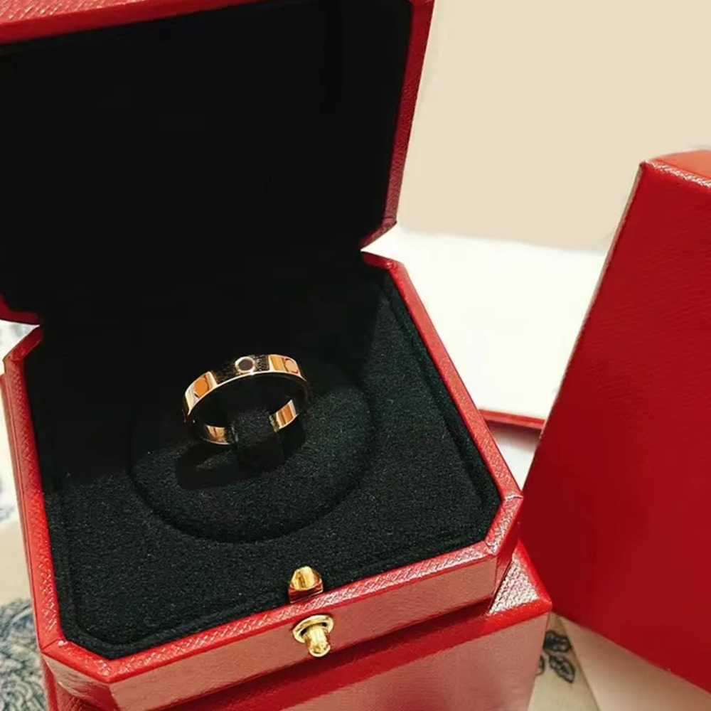 Bagues de luxe Bague de créateur de luxe pour femmes, mode classique et bagues d'amour exquises, bande tendance, style de personnalité simple, bi