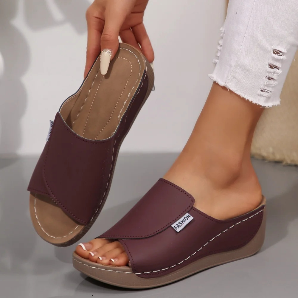 Été doux plate-forme pantoufles femmes mode Peep Toe compensées tongs femme lumière Med talon décontracté chaussures de plage 251201