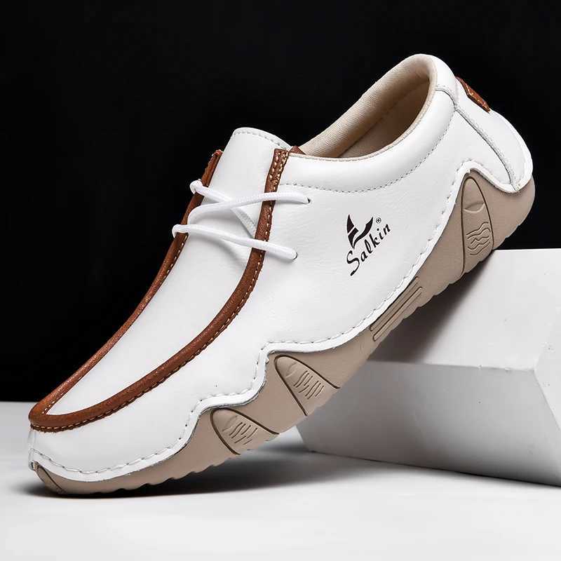 Nouveau 2024 Mode À La Main En Cuir Casual Hommes Chaussures Design Baskets Homme Mocassins Respirant Bas Chaussures Plates Conduite Grande Taill