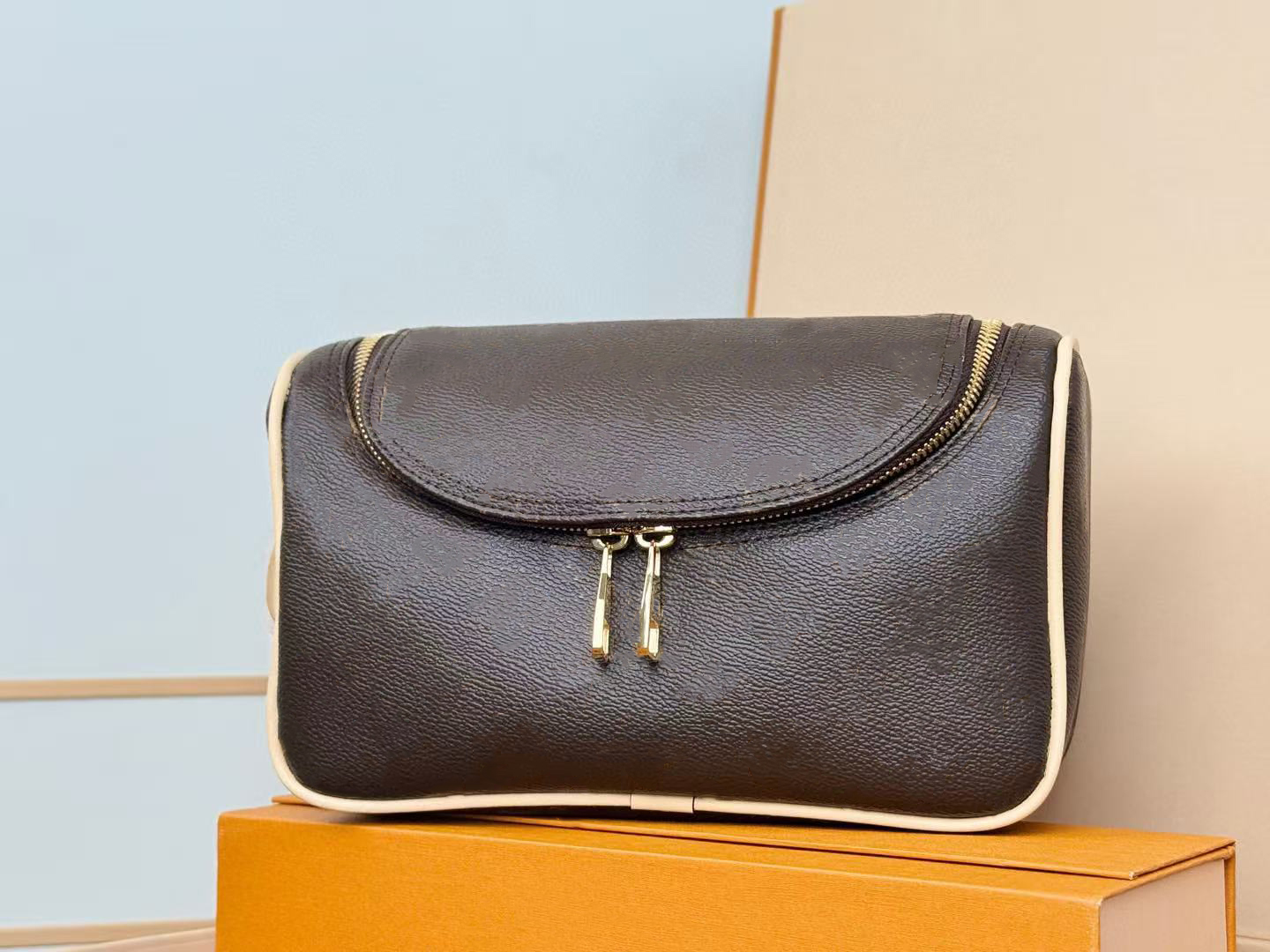 High-quality luxury fashion designer handbags, women's classic fashion leather Dressing bag handbags, simple handbags.