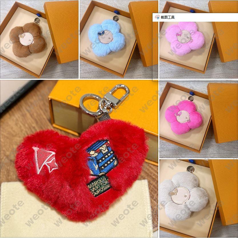 Designer Sunflower Heart-shaped Keychain Mens And Womens Plush Toy Bag Pendant Fashion Designer Car Keychains Gift Box Packaging