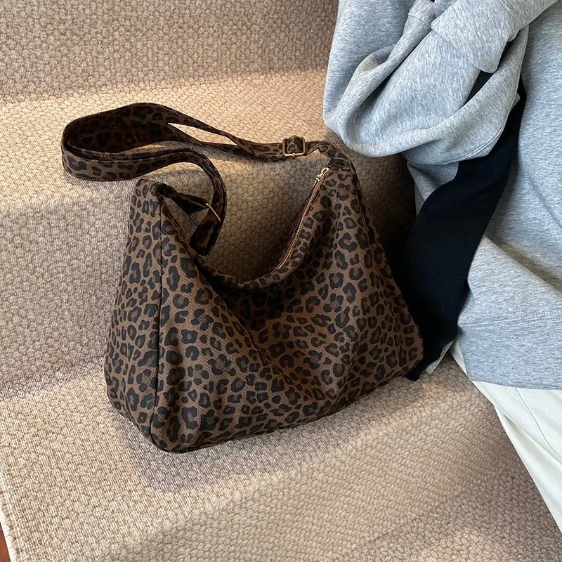 Trendy Casual Soft Textile Womens Shoulder Bag Large Capacity Leopard Print Female Retro Crossbody Bag for Commute Outings 251204