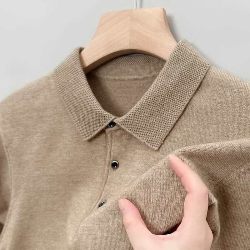 Automne et hiver nouveau chaud doux pull hommes affaires revers tricots décontracté couleur unie à manches longues Polo bureau W251205