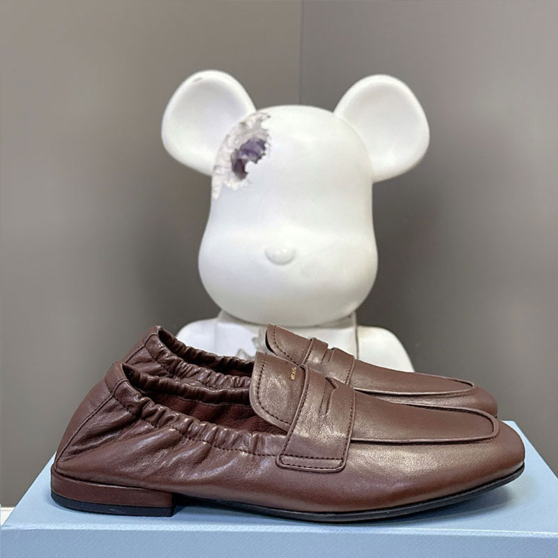 P Shuffle Antiqued Leather Loafers 1D051O Couple Pleated Leather Shoes Designer Square Toe shoe Mens Womens Luxury casual Shoe Gold Embossed LOGO