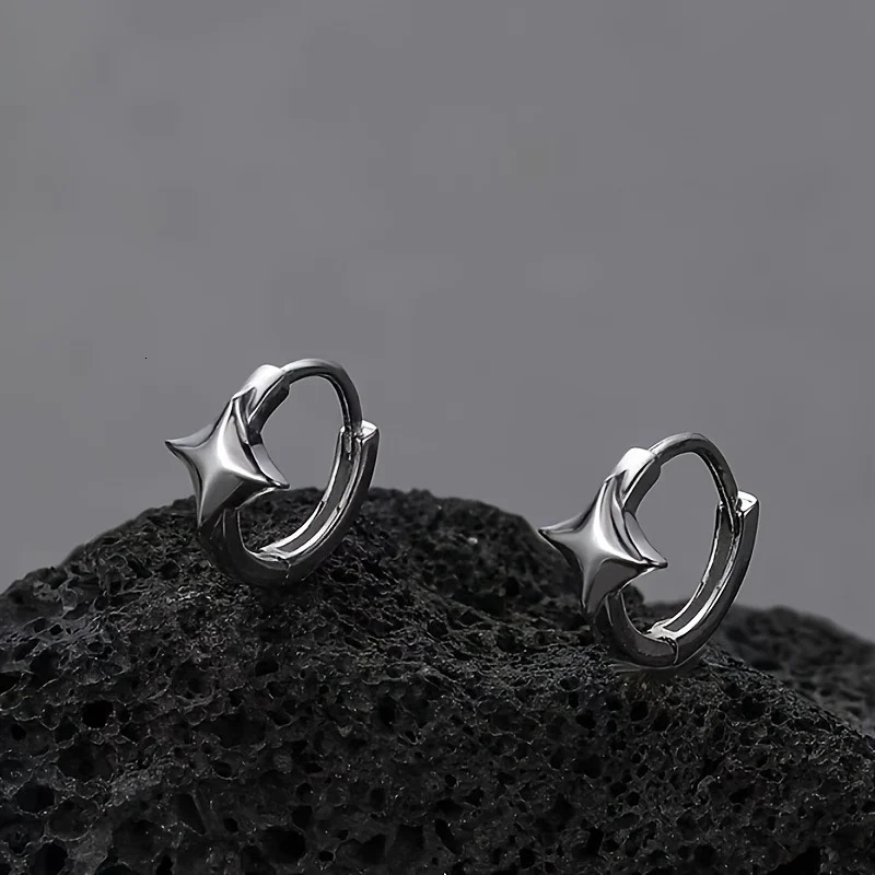 Boucles d'oreilles en forme d'étoile à quatre branches pour hommes et femmes, style Hip Hop rétro, couleur noir argent, bijoux d'oreille gothique