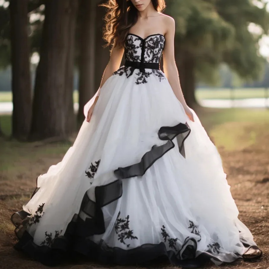 Black and White Long Vintage Wedding Dress Lace Appliques Sleeveless Long A Line Gothic Bridal Gowns Back Lace-Up Corset Plus Size Garden Bride Dres