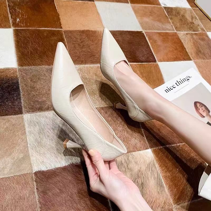 Livraison gratuite Designer Dress Shoes 2025 Nouveaux talons hauts polyvalents à la mode pour femmes en cuir souple pointus talons hauts noir bla