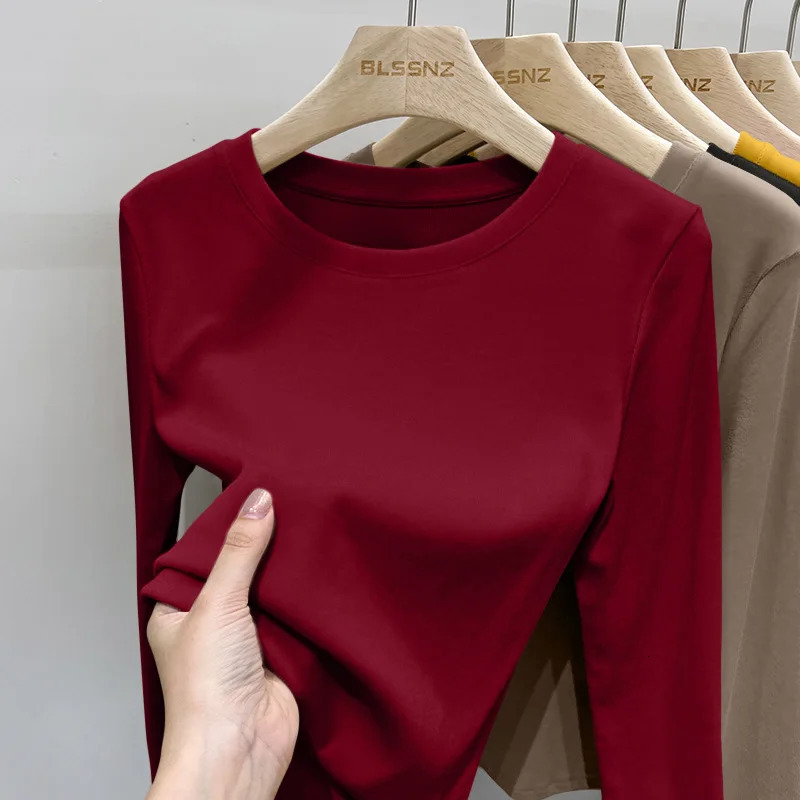 Autumn and Winter Round Neck Base Shirt Keep Warm Long Sleeved T-shirt for Women Simple and Plush Cold Resistant Warm Top251129