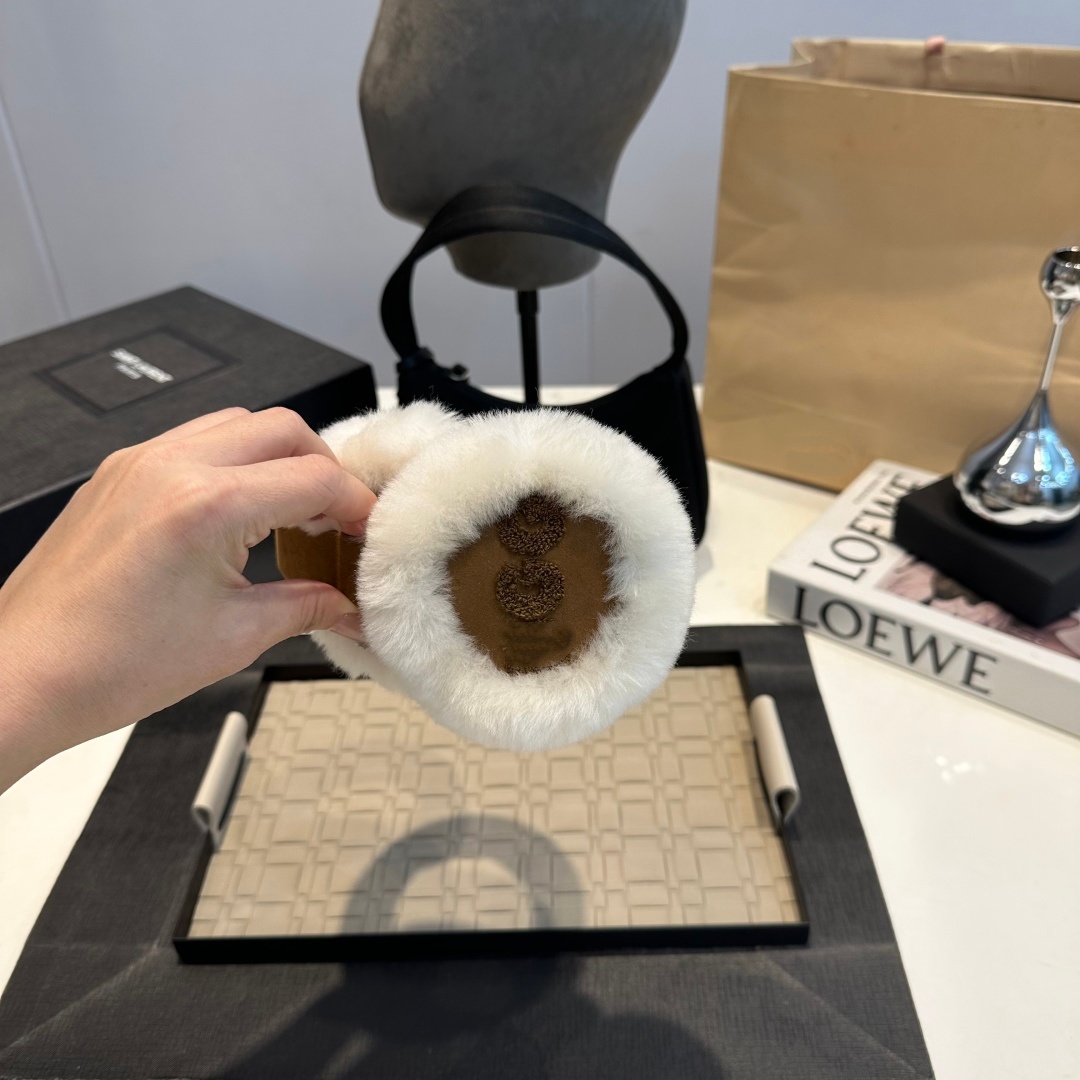 2025 ug ear muffs New Fleece designer Earmuffs Winter Warm Shearling Ear Warmers Unisex Plush Soft Casual Outdoor Daily Trendy Headwear 4 Colors Ava