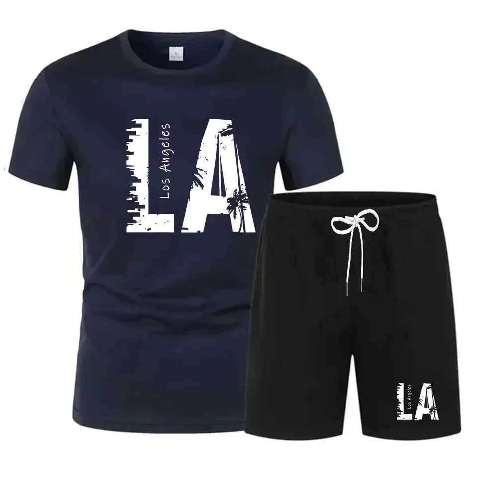 Mode d'été pour hommes T-shirt décontracté et confortable imprimé T-shirt à manches courtes à col rond et pantalon capri en deux pièces X251205
