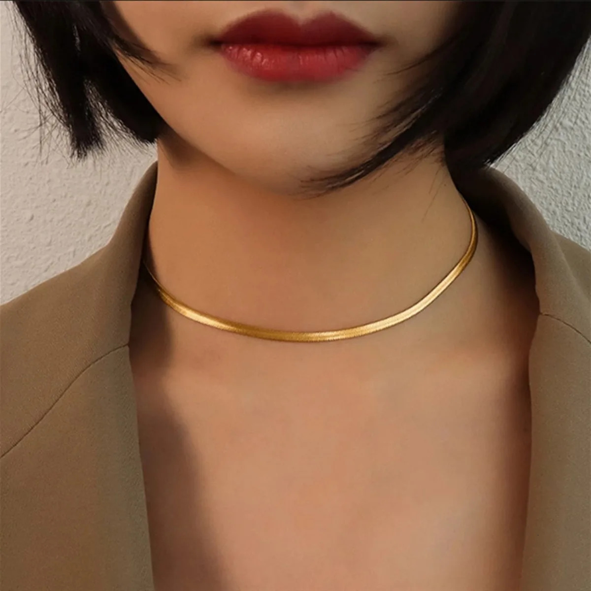 Collier de chaîne d'os de serpent en acier inoxydable doré Hip Hop Chic femmes cool et belle bijoux de mode polyvalents Chavicle 251203
