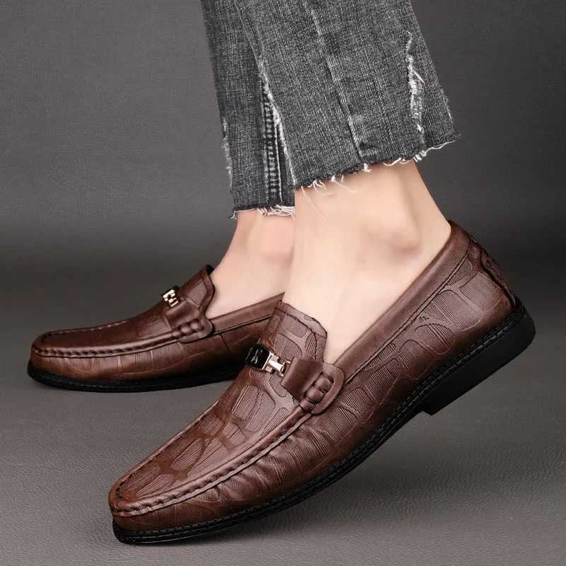 High Quality Mens Loafers Genuine Leather Mens Casual Shoes Brand Driving Shoes Male Comfortable Loafer Men All-match Moccasin W251205