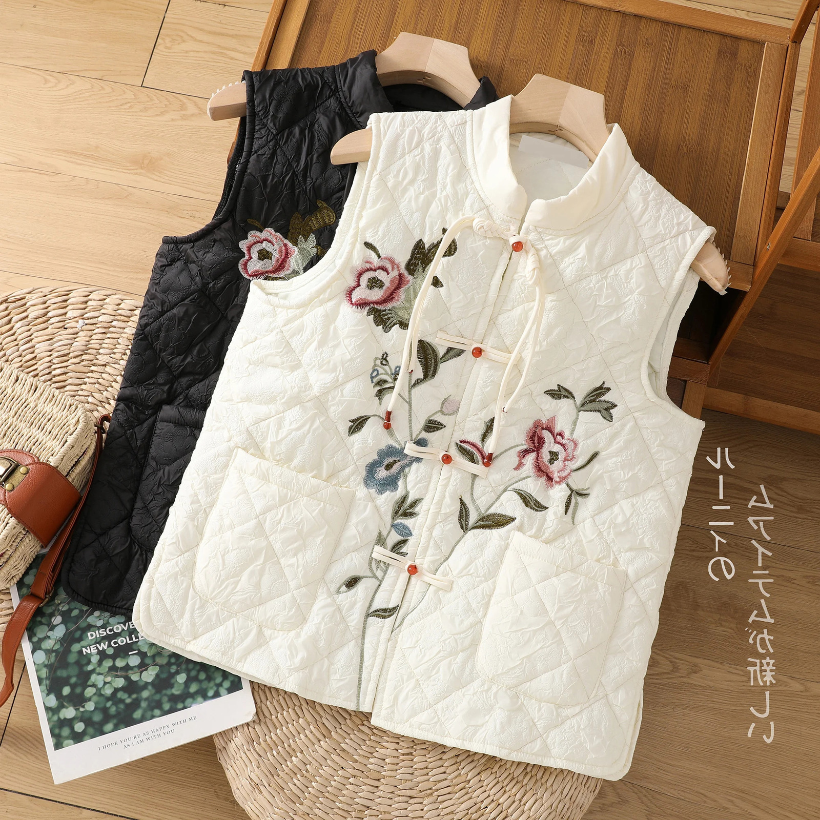2025 Winter Womens Cotton Vest Plus Size Chinese Style Sleeveless Female Coat Floral Embroidery Lady Vintage Jacket Black White 251129