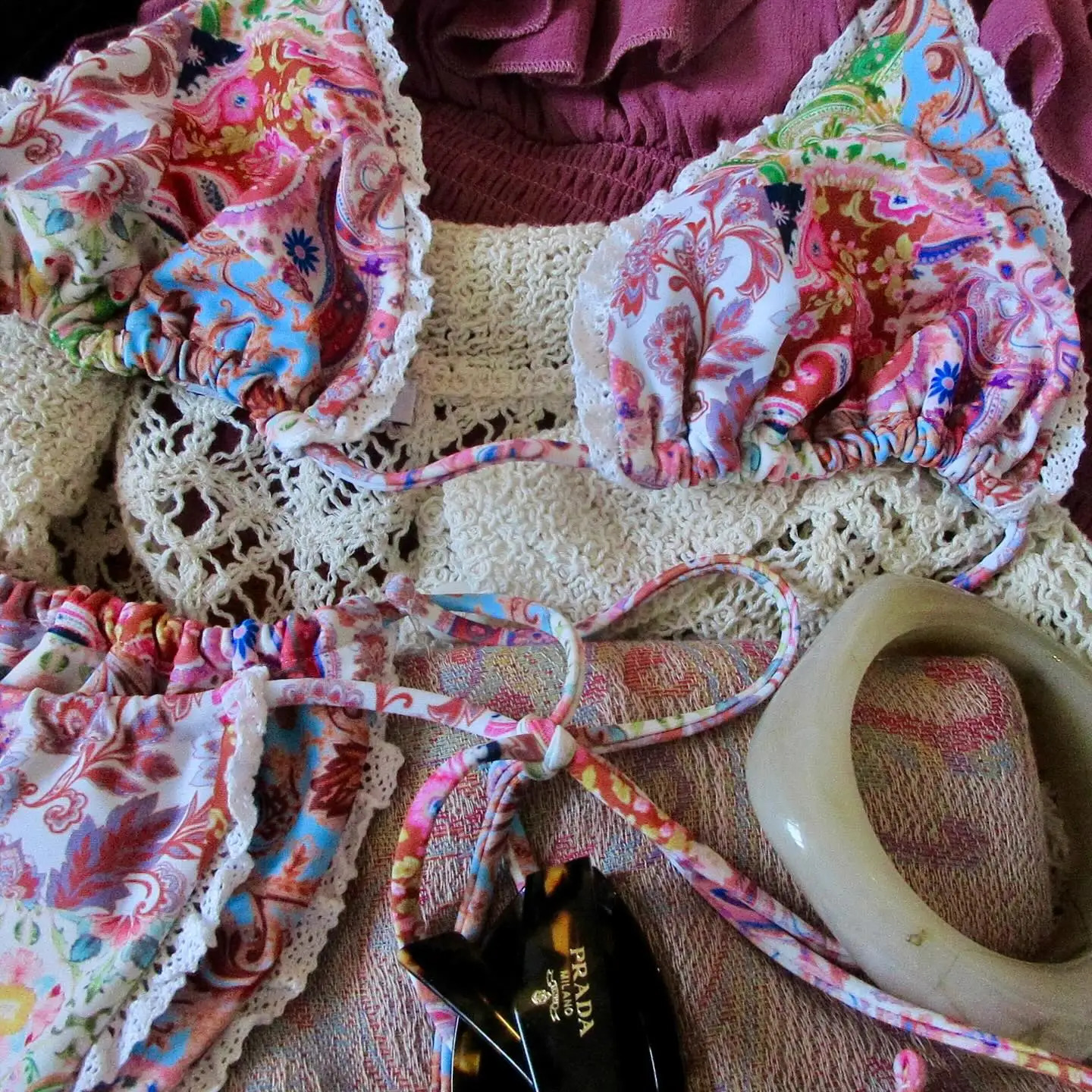 Ensemble de bikini pour femme Ensemble de bikini floral romantique Haut à volants avec bordure en dentelle et ambiance bohème Vêtements de plage