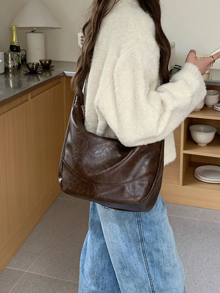 retro large capacity crossbody bag dumpling bag student fashion casual womens daily commuting womens bag 251202