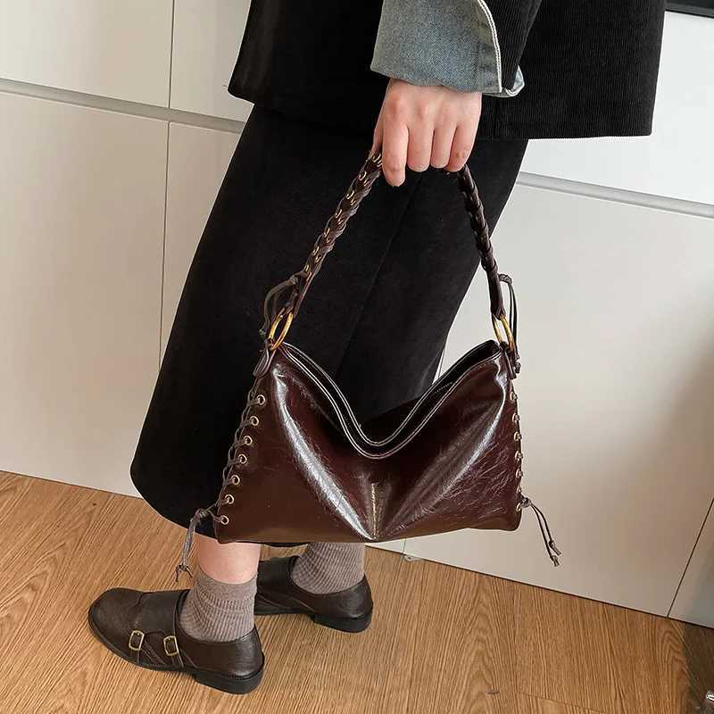 Sac sous les bras en cuir ciré à l'huile pour femmes, haut de gamme, tendance hiver rétro décontracté, sac à bandoulière de banlieue, nouvelle co