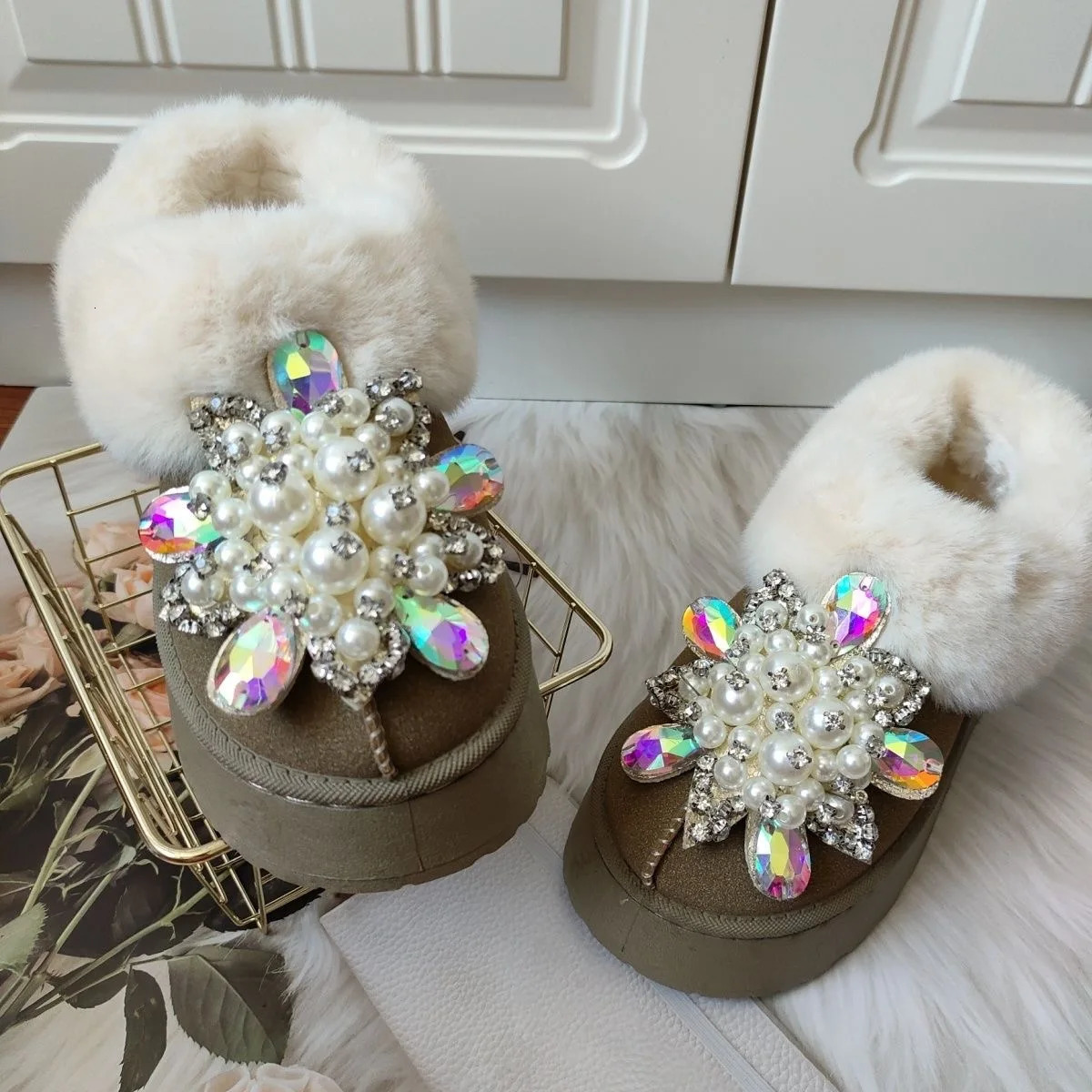 Bottes d'hiver Bottes de neige pour femmes Chaussures basses et chaudes Bottes courtes d'hiver pour femmes Super Mini Vêtements d'extérieur antid