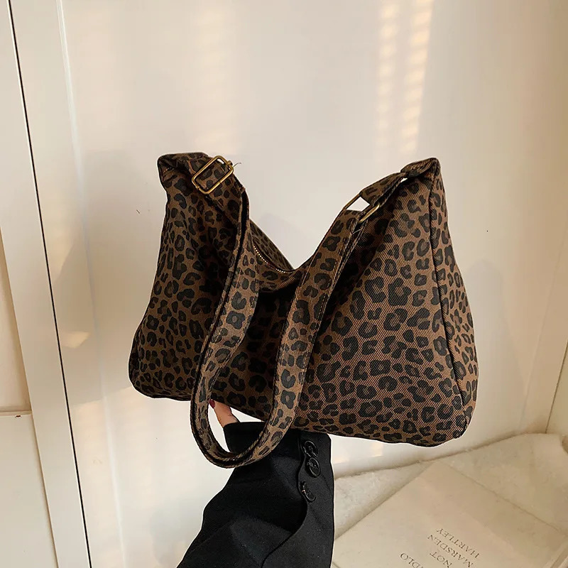 Trendy Casual Soft Textile Womens Shoulder Bag Large Capacity Leopard Print Female Retro Crossbody Bag For Commute Outings 251202