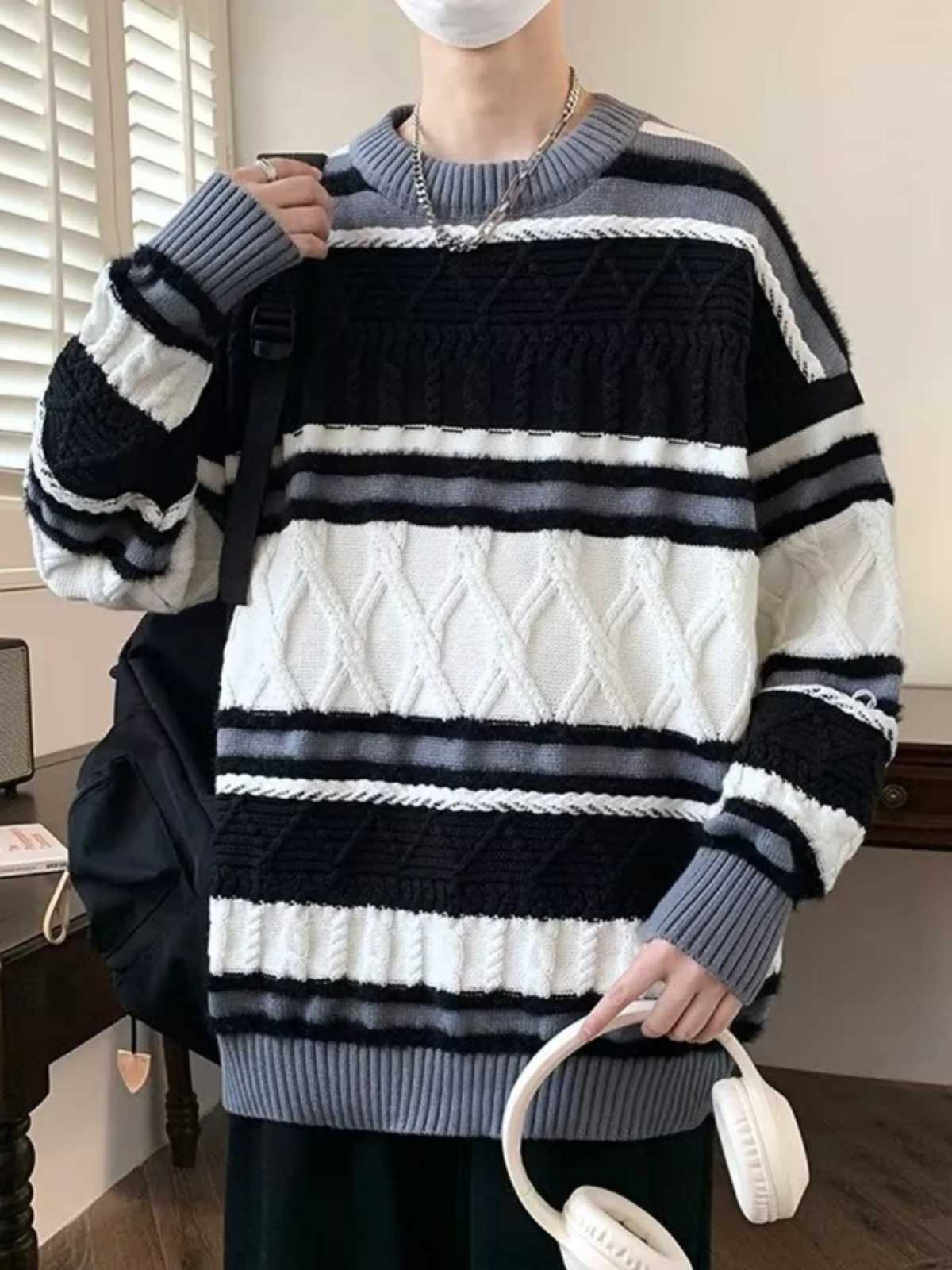 2026 Rétro Rayé Crewneck Pull Hauts pour Hommes Automne Hiver Tendance Lâche Tricoté Hauts Mâle À Manches Longues Chaud Pulls L47 M251206