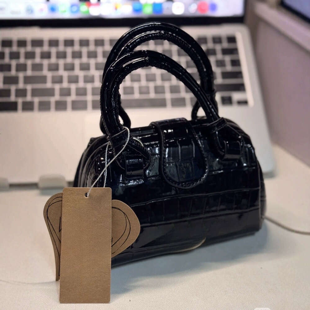 viviannen sac sac saturne avec logo version haute impératrice saturne chaîne de poche mini bandoulière motif crocodile pochette en cuir verni rét
