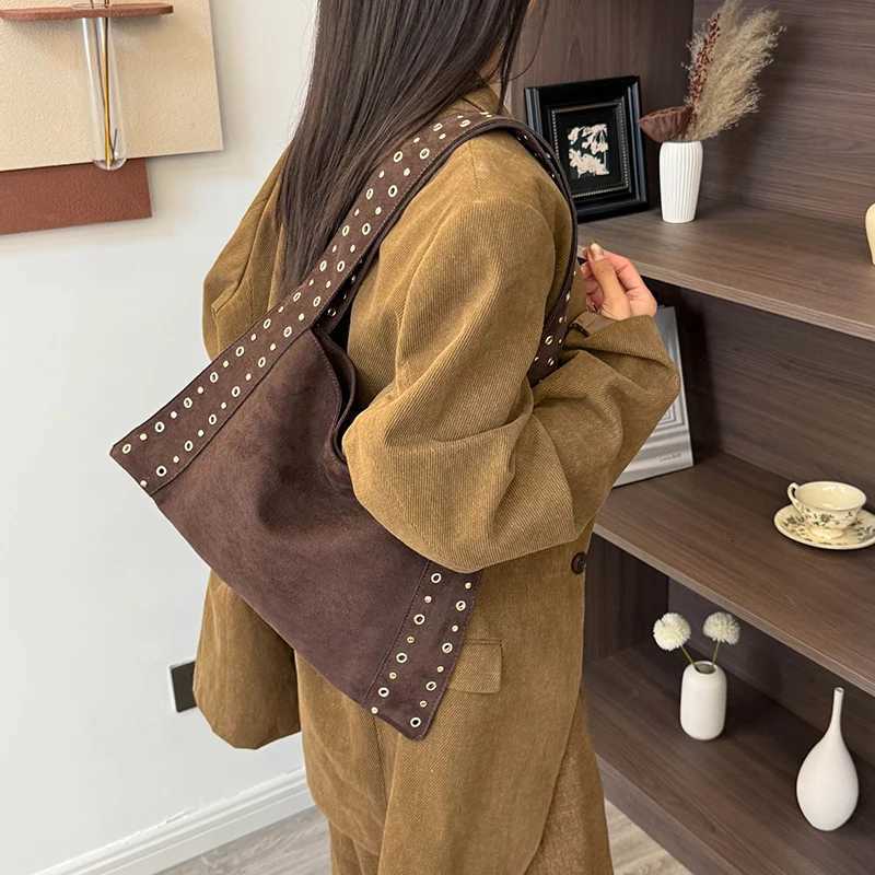 2025 Cross-Border Niche Retro Motorcycle Style Studded Underarm Bag Casual Versatile Shoulder Tote Bag 8148DYXJ251206