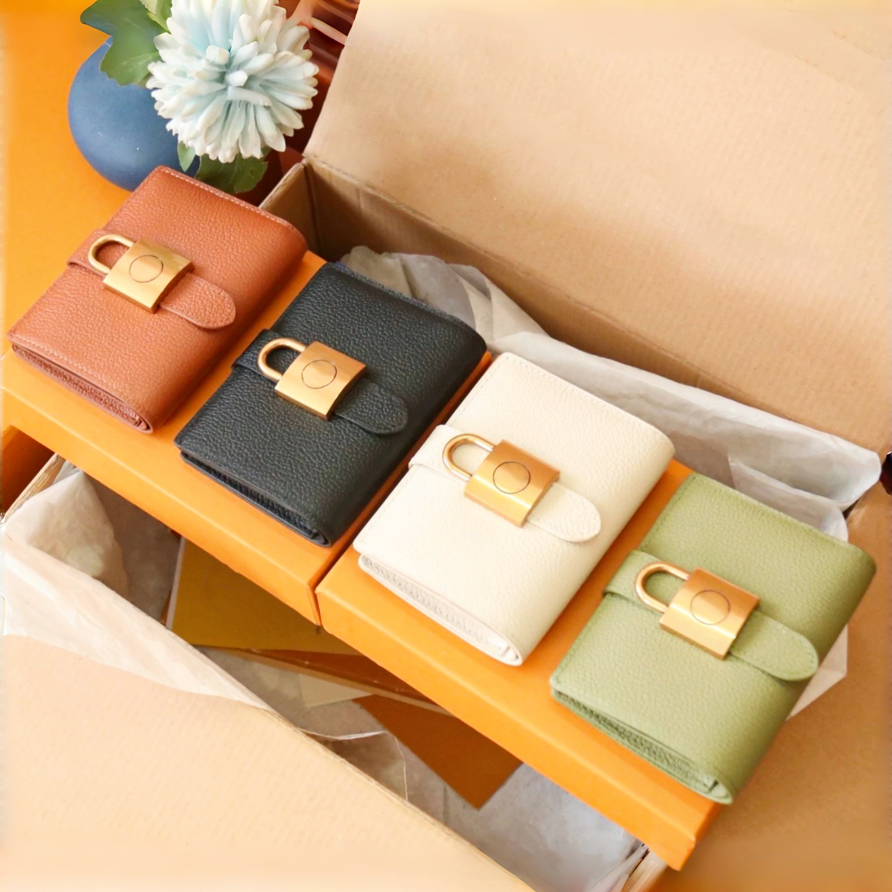 Luxury cardholder Low Key Wallets Designer change bag small Purse woman wallet man mini handbag fashion Coin Purses black calfskin Leather brand loc