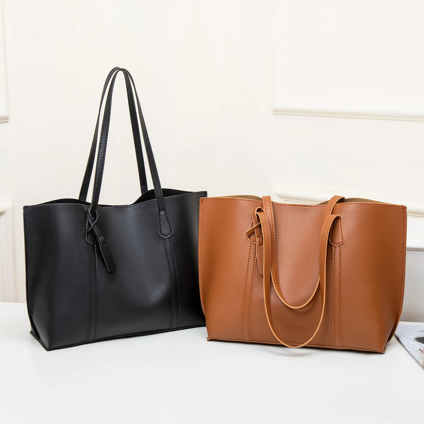 Womens Solid Color Large Capacity Tote Bag for Travel Fashionable Lightweight Portable Shoulder Bag for Daily Casual Totes 251204