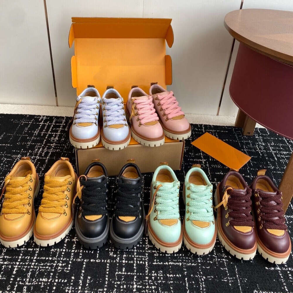 2025 luxury Remix Derby ankle boots designer Mens Womens shoe Classic Hiking boots Plain Calf Couple Lace up platform ride knight Martin Boots Vacat