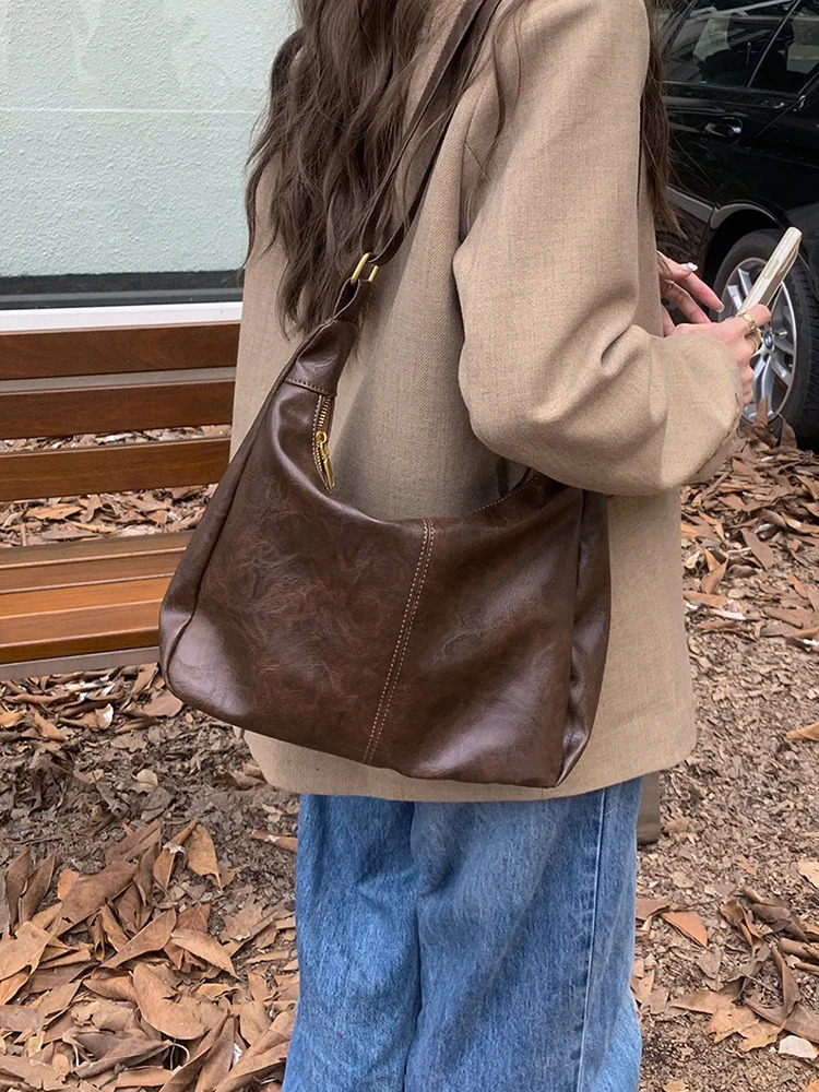 Autumn/Winter Vintage Bag Large Capacity Shoulder Bag Fashion and Leisure Womens Daily Commuting Womens Bag 251202