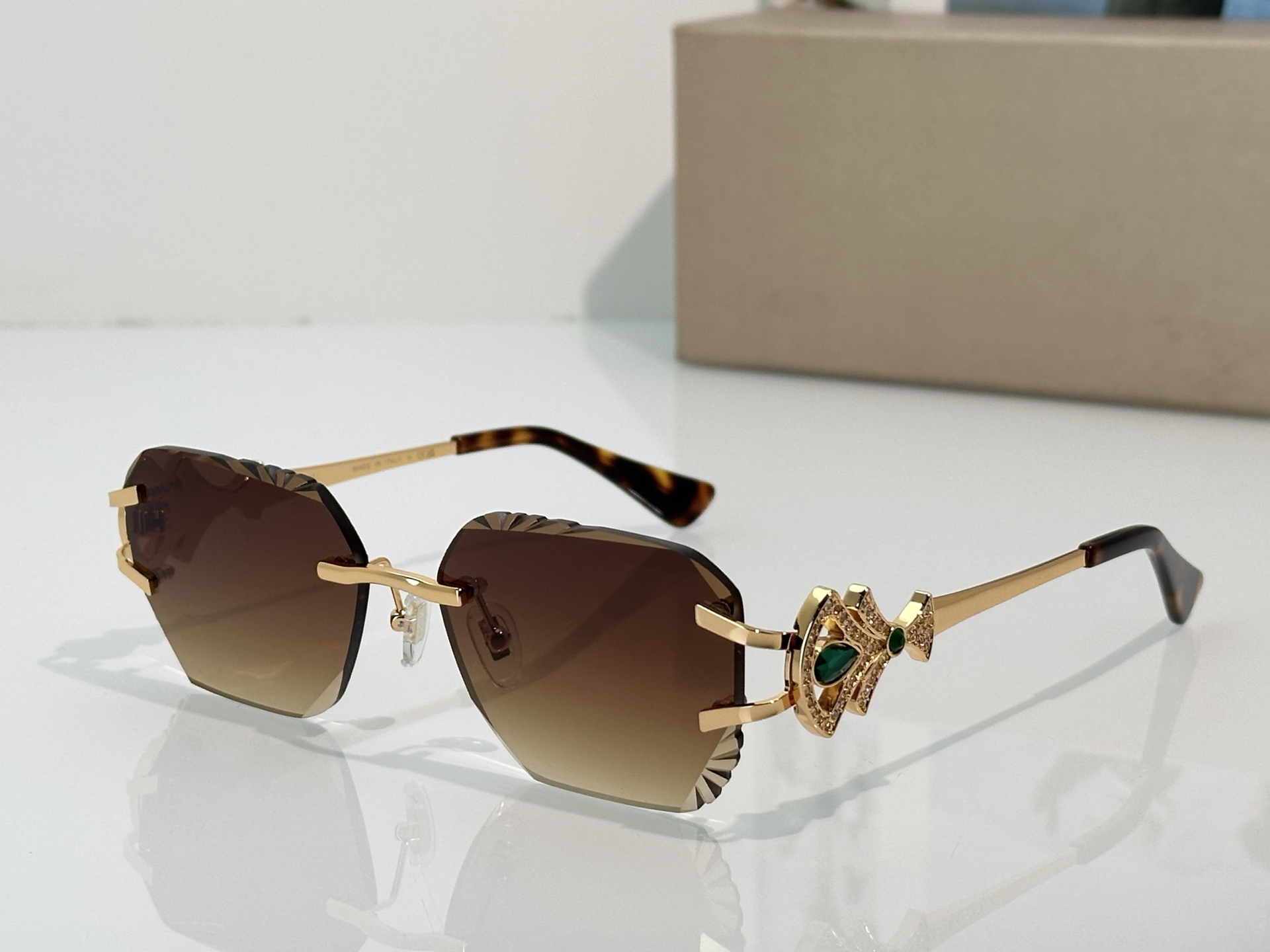 Lunettes de soleil de designer pour hommes femmes 1817 Catwalk Fashion Lunettes d'avant-garde Style Anti-Ultraviolet Popularité Carré Acétate Lun